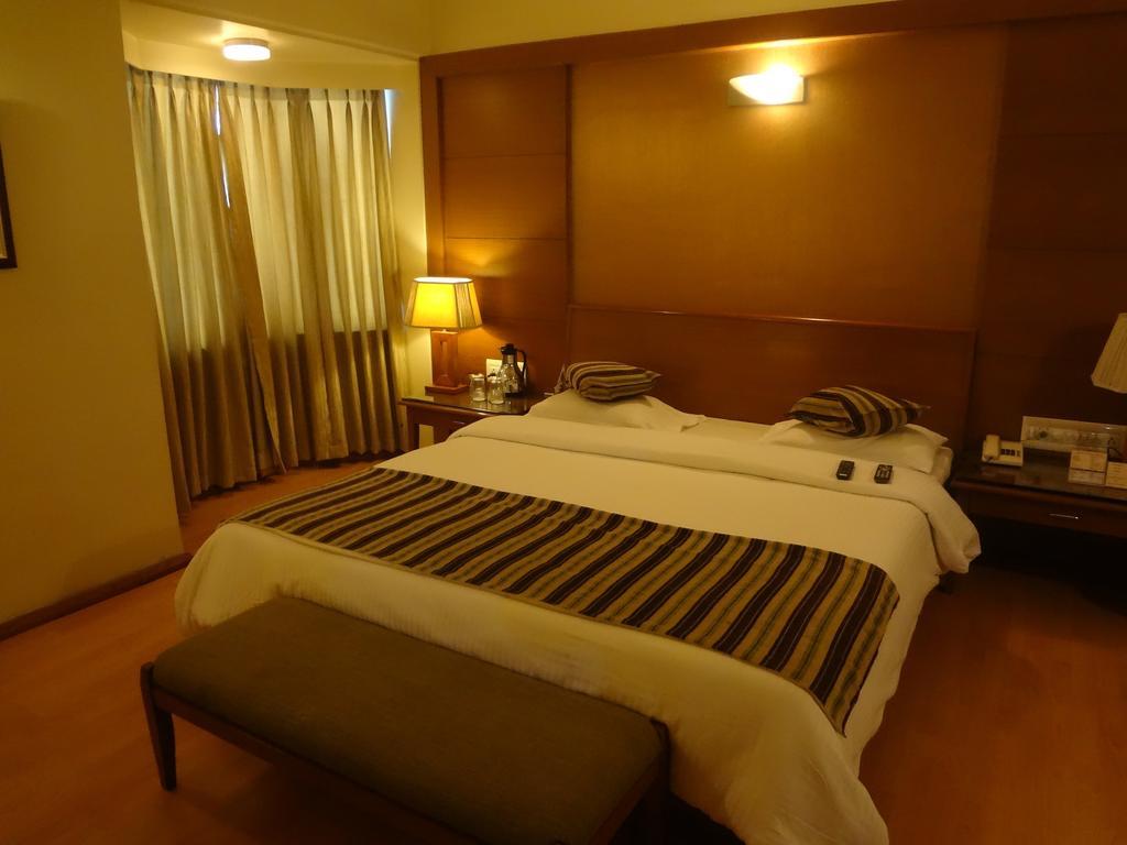 Hotel Royal Highness Ahmedabad Room photo